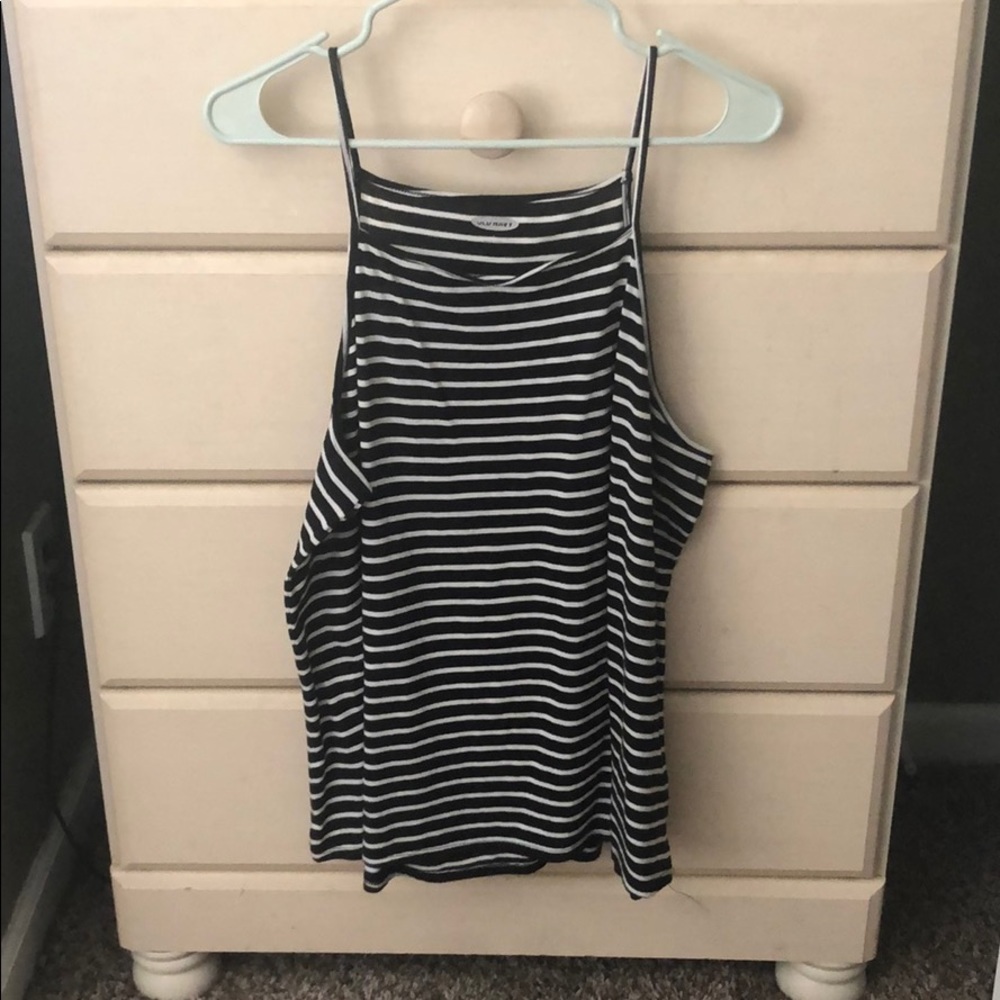 Black and white striped tanktop.